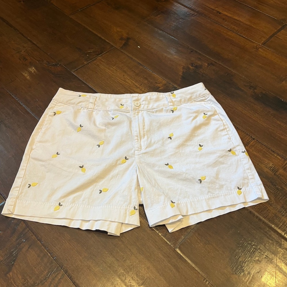 St Johns Bay White Lemon Embroidered Chino Shorts Womens 16 Fruit Print Summer - Picture 2 of 7